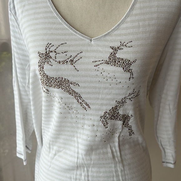 Holiday Traditions Reindeer in Flight white/off white stripe long sleeve size XL - Picture 2 of 4